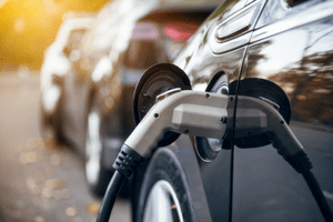 Los seguros de los coches eléctricos son hasta un 28% más caros